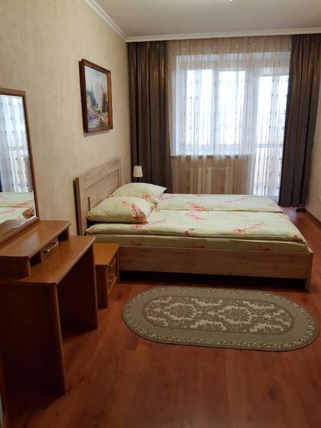 Апартаменты квартира с 3 спальнями в центре Брест-15